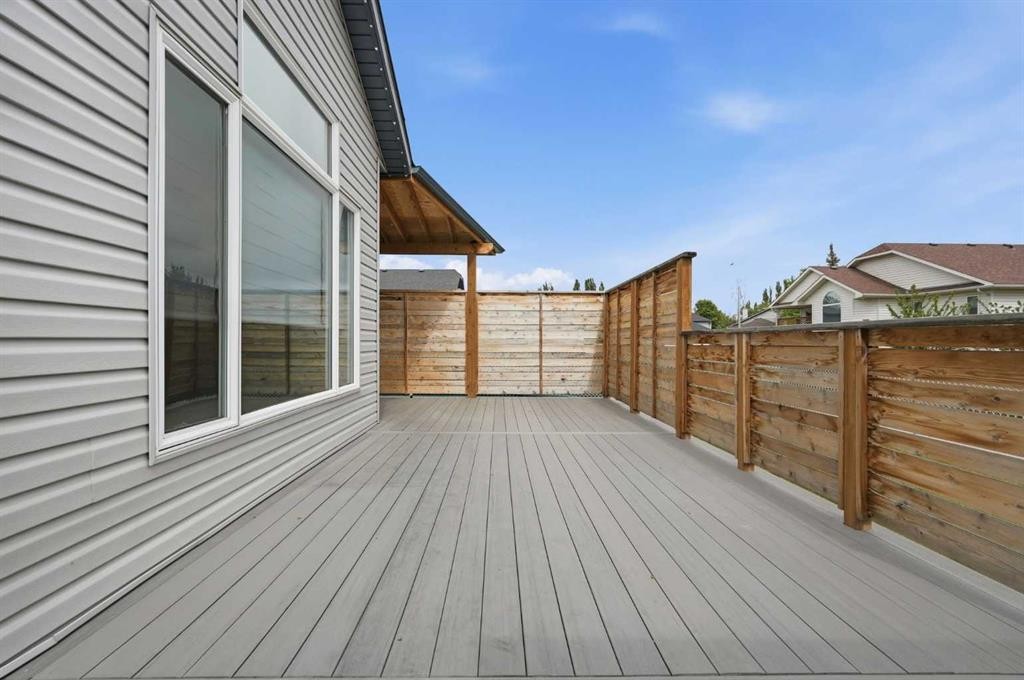 209 Oakmere Close, Chestermere, AB
