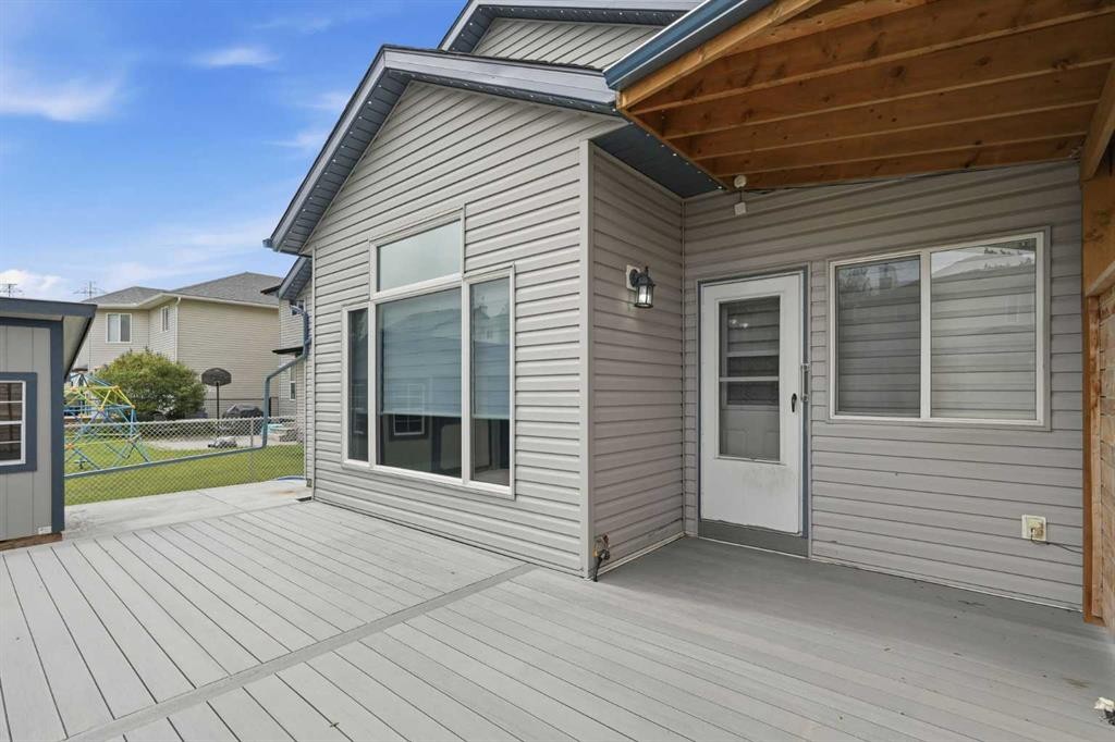 209 Oakmere Close, Chestermere, AB