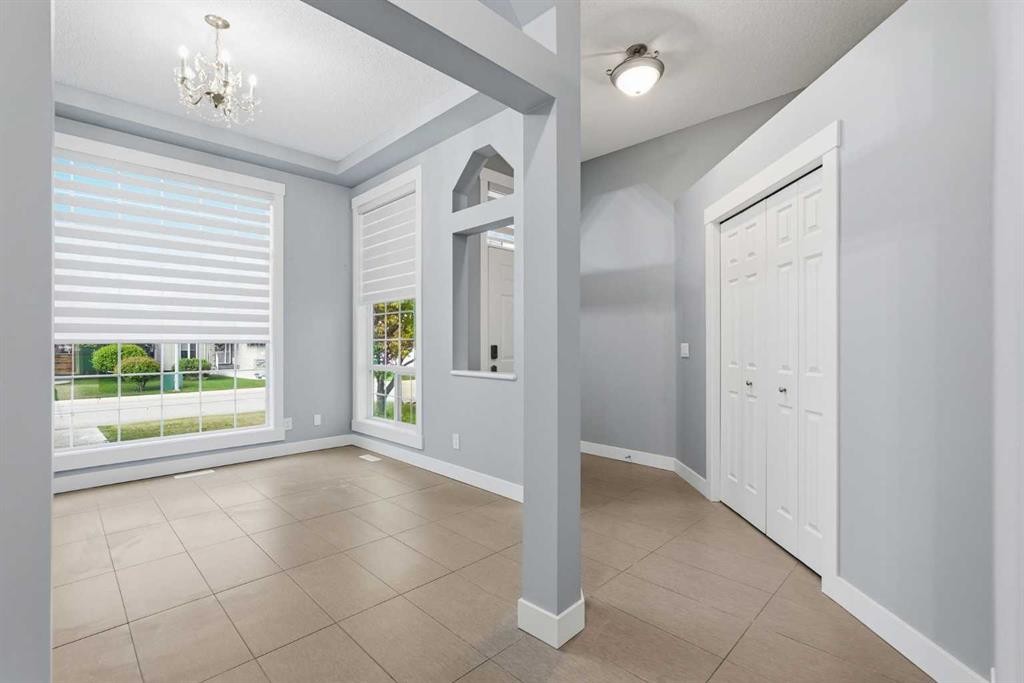 209 Oakmere Close, Chestermere, AB