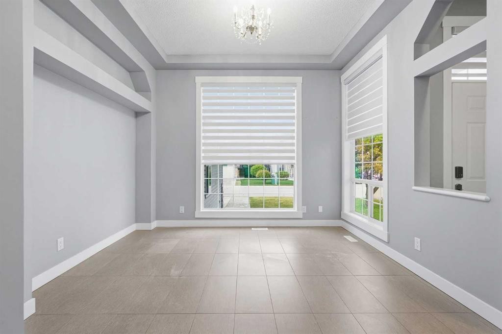 209 Oakmere Close, Chestermere, AB