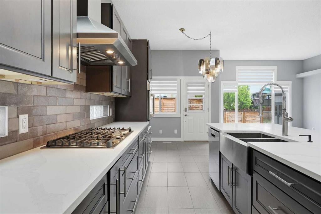 209 Oakmere Close, Chestermere, AB