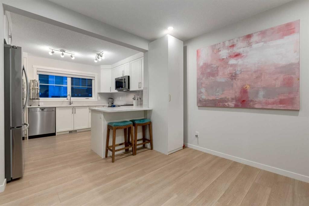 605-474 Seton Circle Se, Calgary, AB - Indoor Photo Showing Kitchen