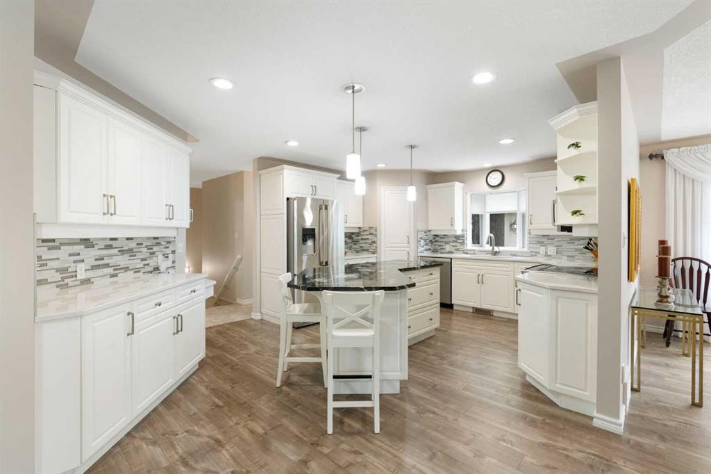 202-36214 Range Road 250, Rural Red Deer County, AB - Indoor Photo Showing Kitchen With Upgraded Kitchen