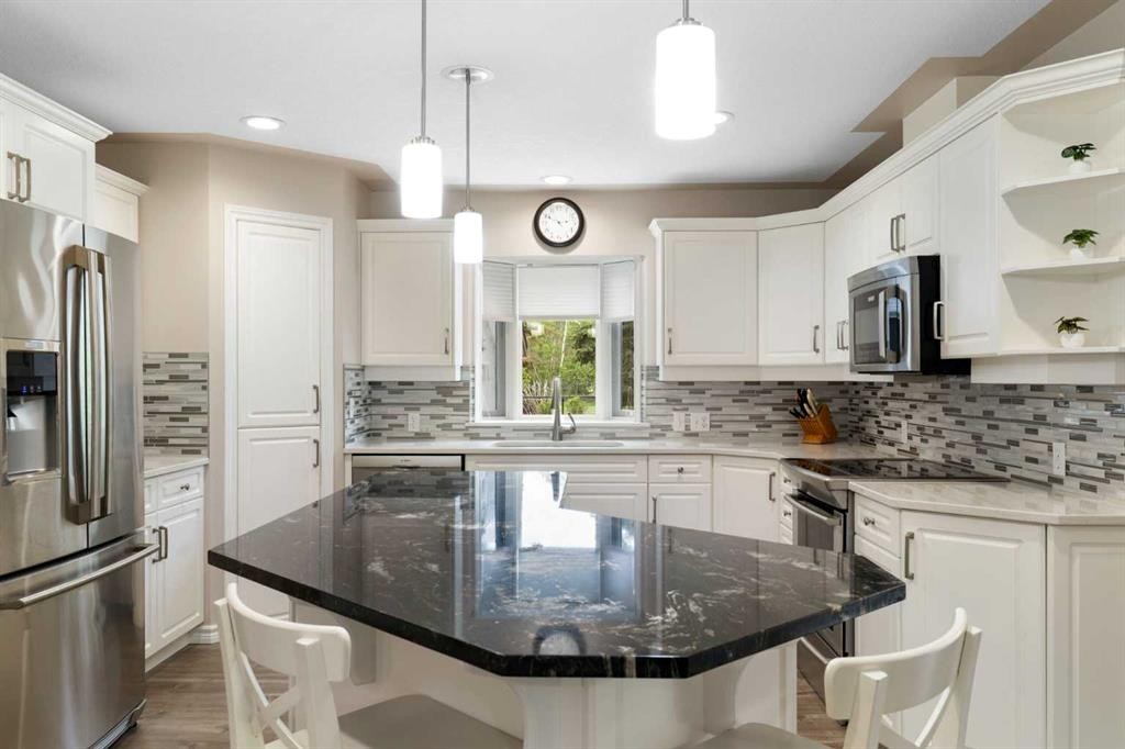 202-36214 Range Road 250, Rural Red Deer County, AB - Indoor Photo Showing Kitchen With Upgraded Kitchen