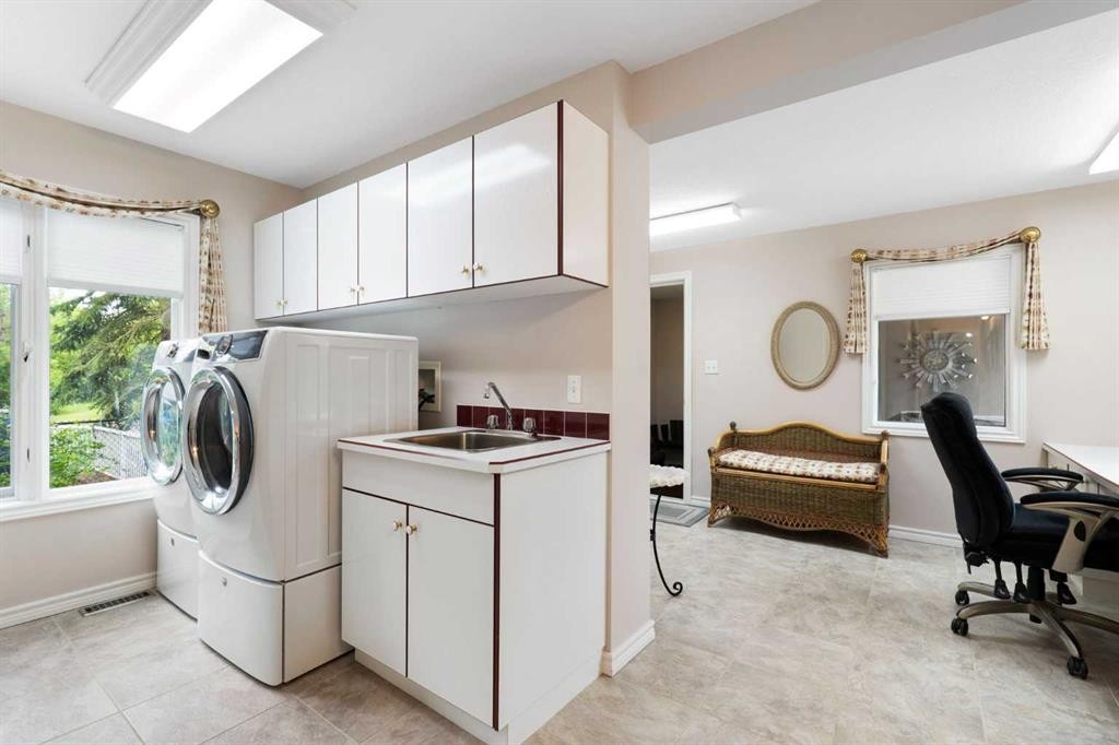 202-36214 Range Road 250, Rural Red Deer County, AB - Indoor Photo Showing Laundry Room