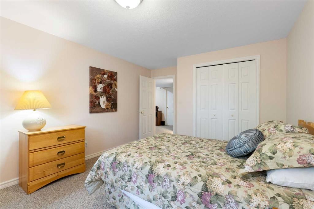 202-36214 Range Road 250, Rural Red Deer County, AB - Indoor Photo Showing Bedroom