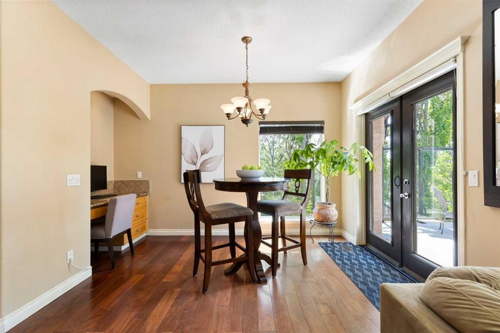 410 Royal Crest Bay Nw, Calgary, AB - Indoor Photo Showing Dining Room