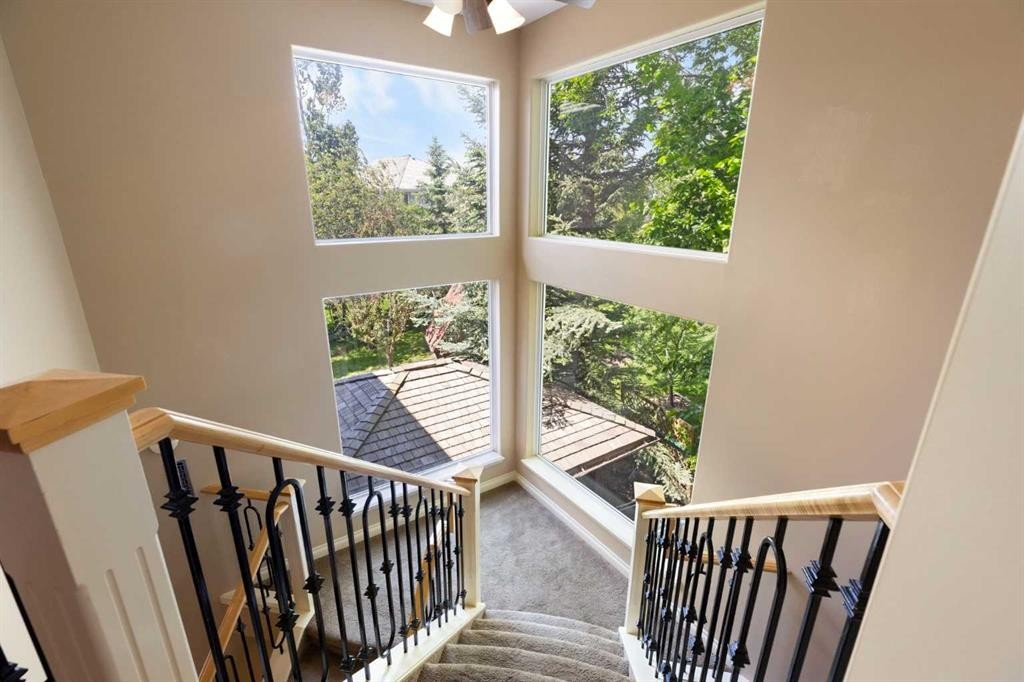 410 Royal Crest Bay Nw, Calgary, AB - Indoor Photo Showing Other Room