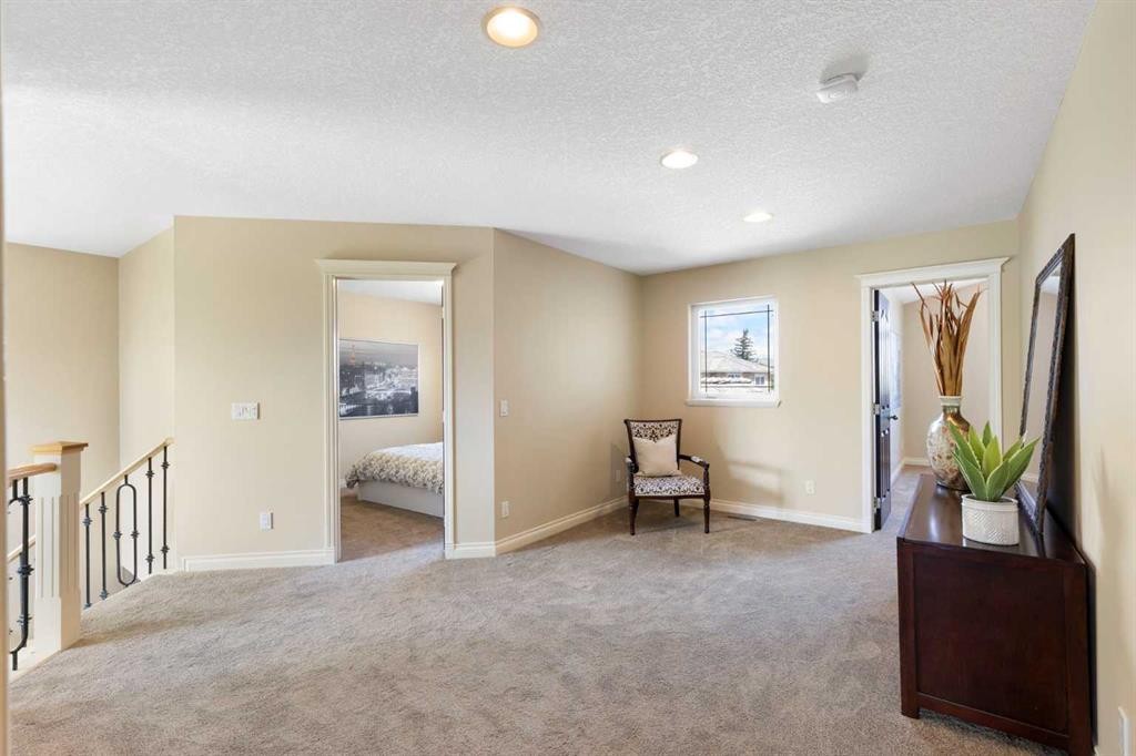 410 Royal Crest Bay Nw, Calgary, AB - Indoor