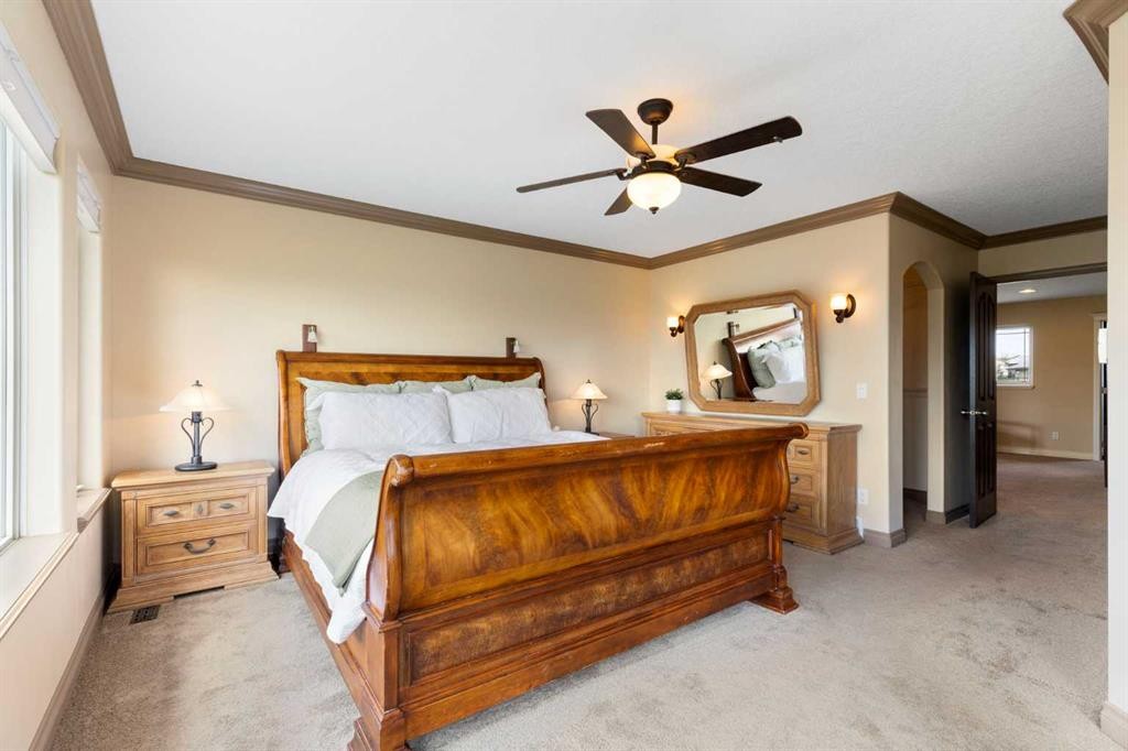410 Royal Crest Bay Nw, Calgary, AB - Indoor Photo Showing Bedroom