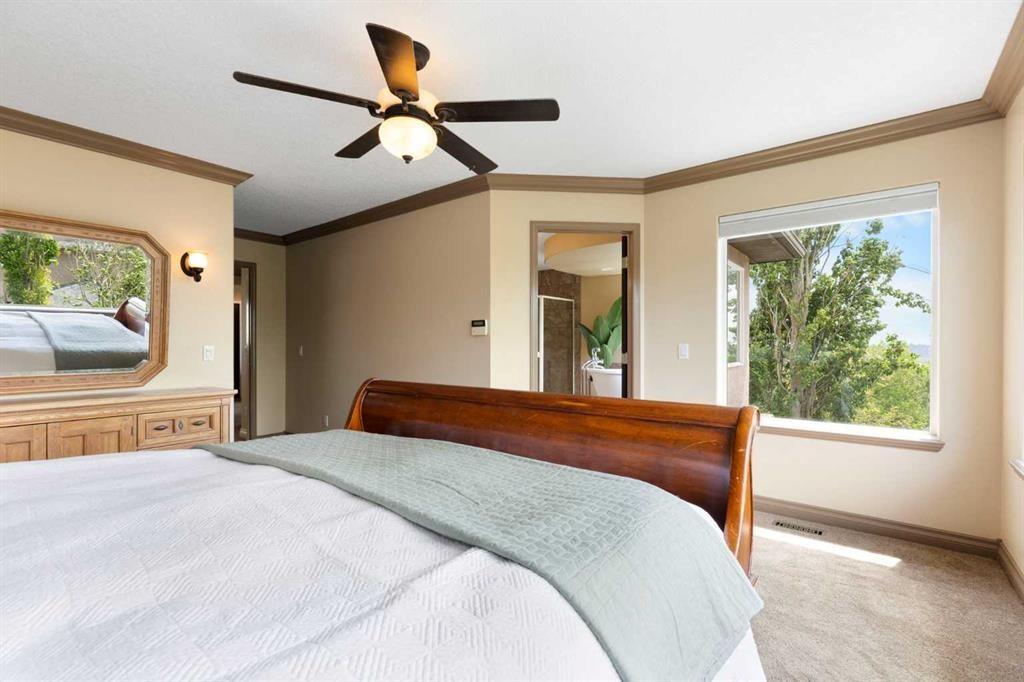 410 Royal Crest Bay Nw, Calgary, AB - Indoor Photo Showing Bedroom