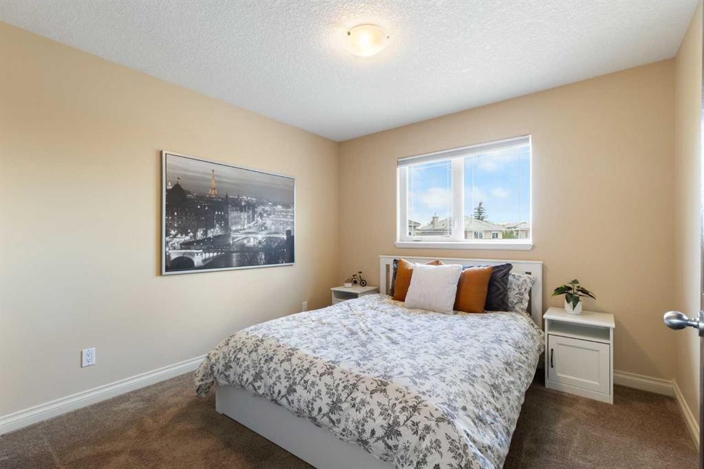 410 Royal Crest Bay Nw, Calgary, AB - Indoor Photo Showing Bedroom