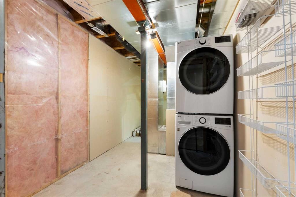410 Royal Crest Bay Nw, Calgary, AB - Indoor Photo Showing Laundry Room