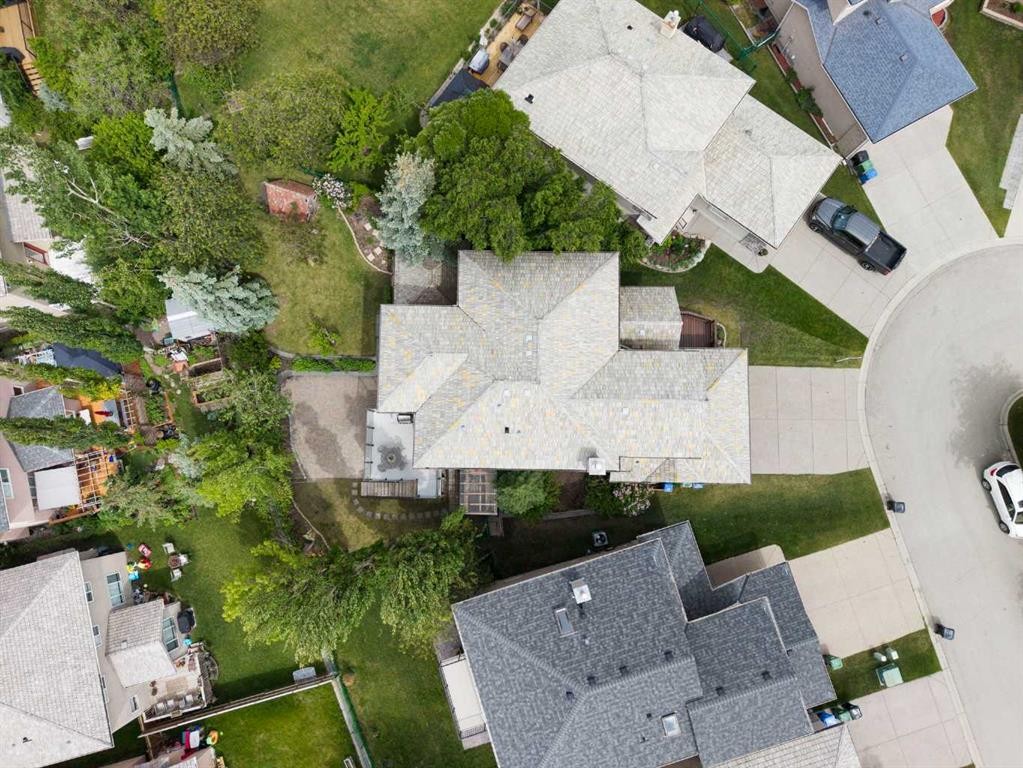 410 Royal Crest Bay Nw, Calgary, AB - Outdoor