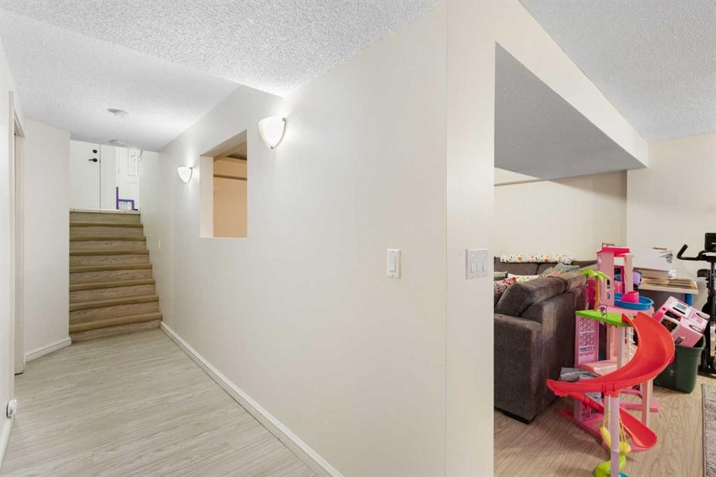 27 Erin Green Place Se, Calgary, AB