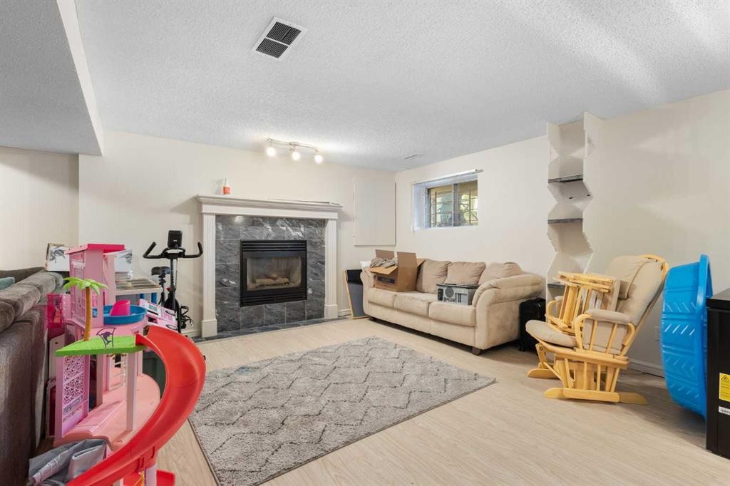 27 Erin Green Place Se, Calgary, AB