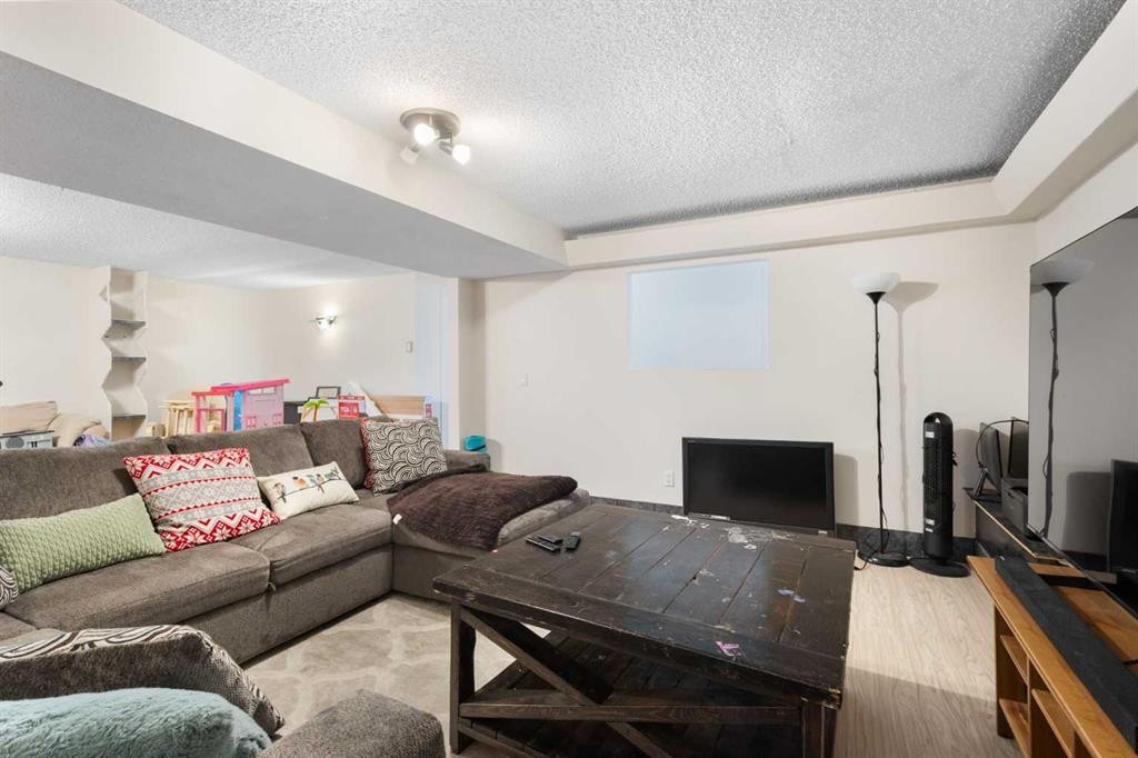 27 Erin Green Place Se, Calgary, AB