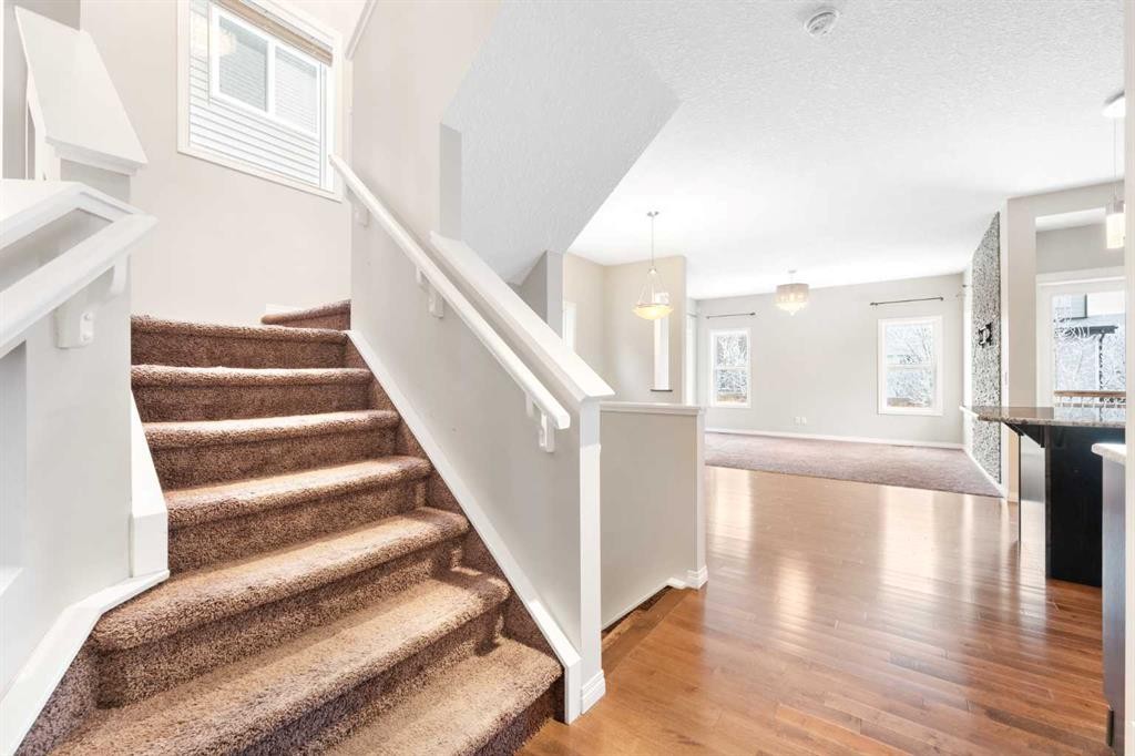 220 Walden Heights Se, Calgary, AB