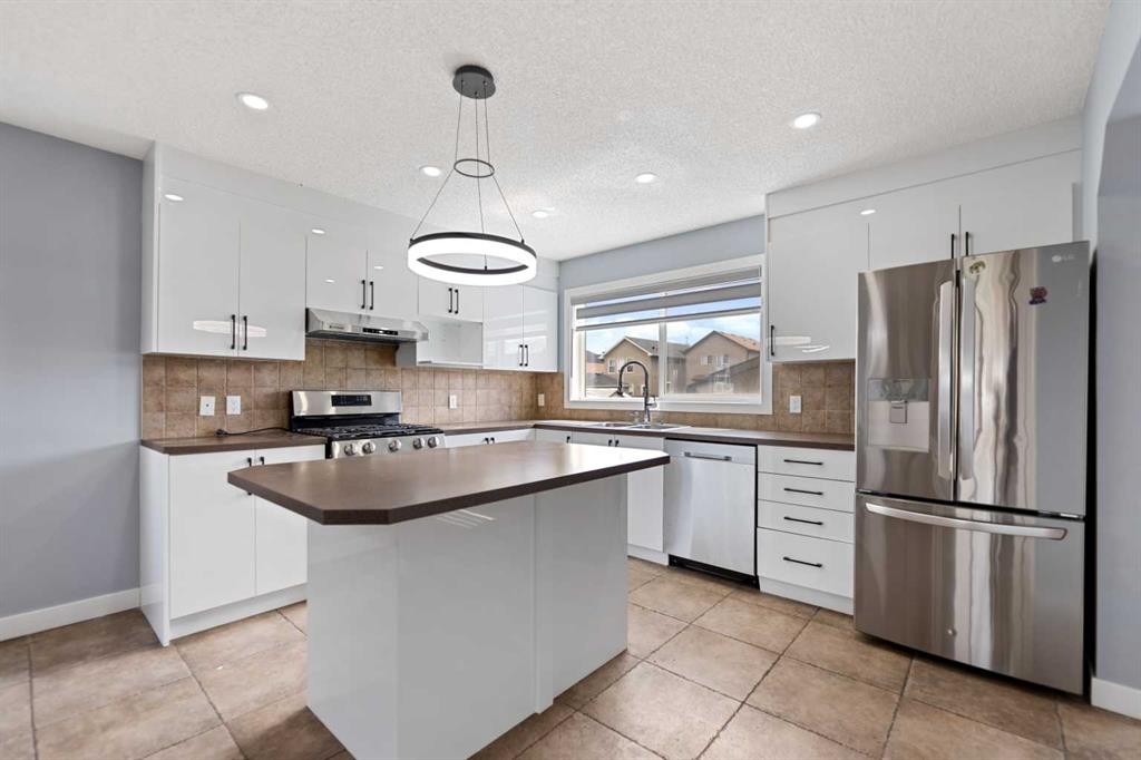 11 Saddlebrook Gardens Ne, Calgary, AB
