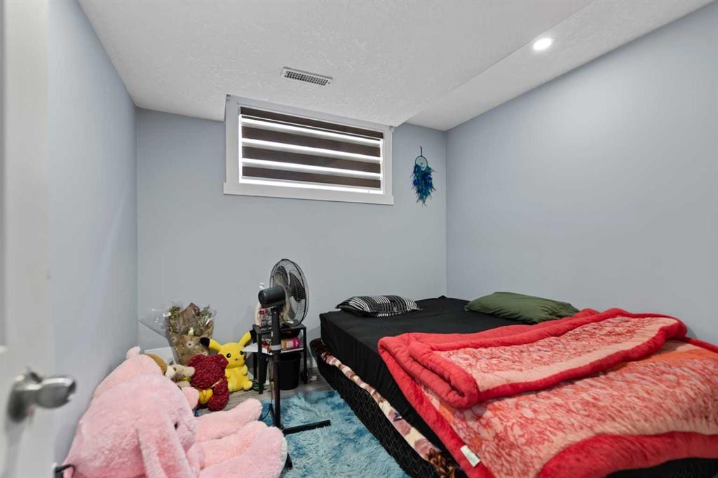 11 Saddlebrook Gardens Ne, Calgary, AB