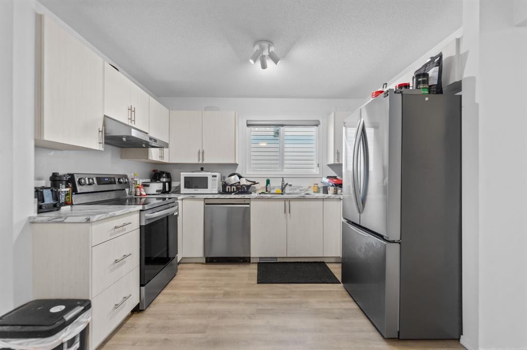 215 Carmel Close Ne, Calgary, AB