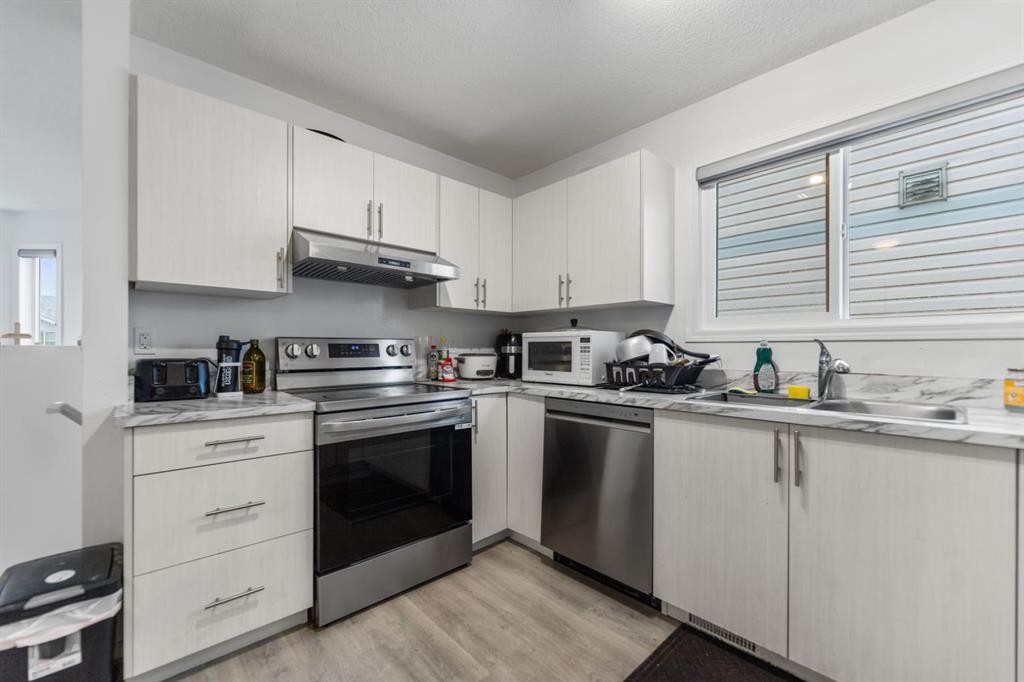 215 Carmel Close Ne, Calgary, AB