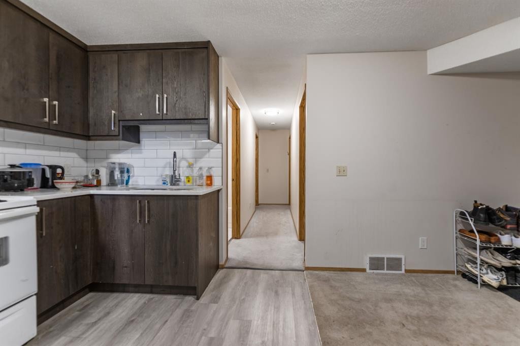 215 Carmel Close Ne, Calgary, AB