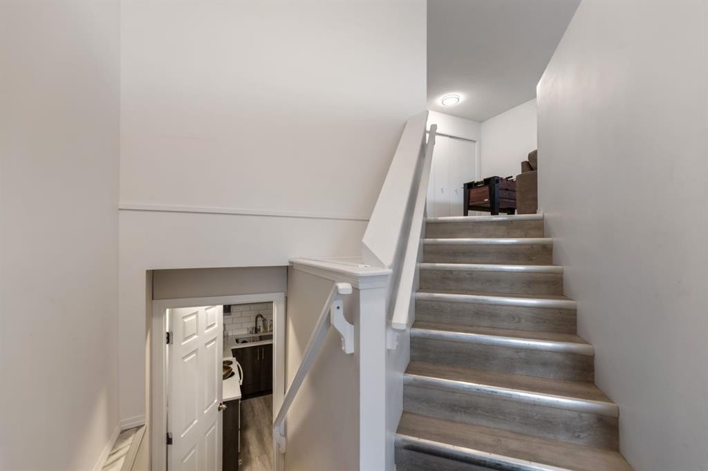 215 Carmel Close Ne, Calgary, AB