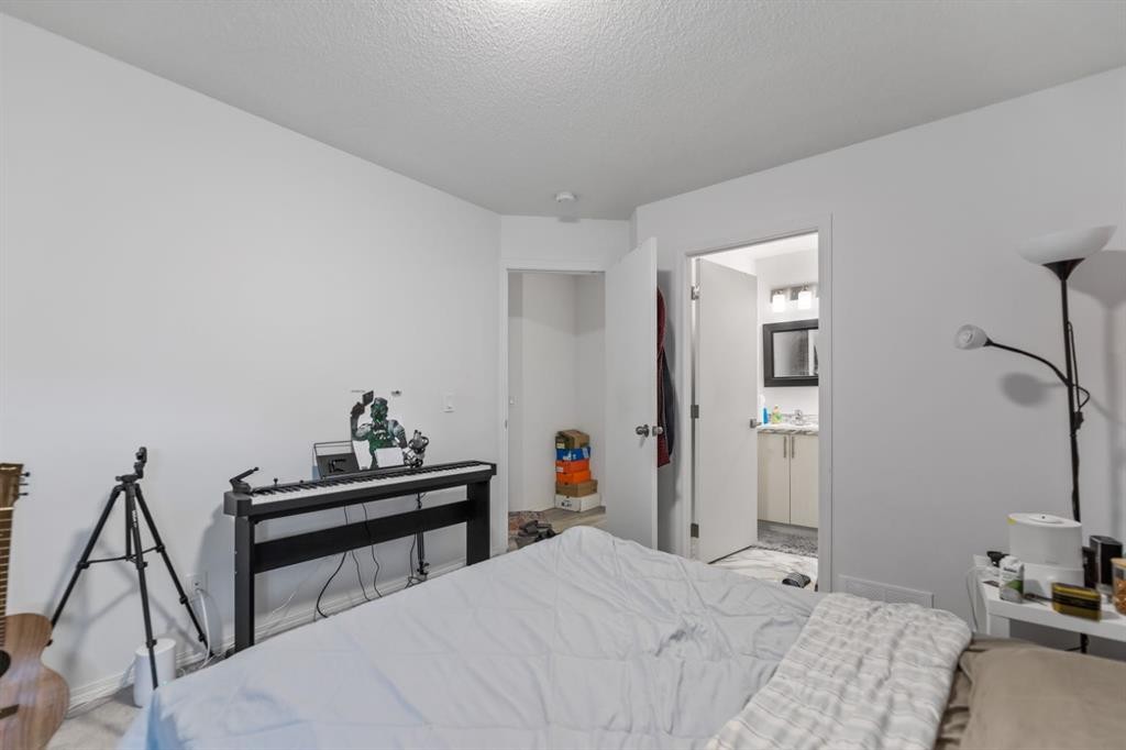 215 Carmel Close Ne, Calgary, AB