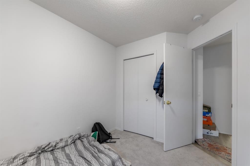 215 Carmel Close Ne, Calgary, AB