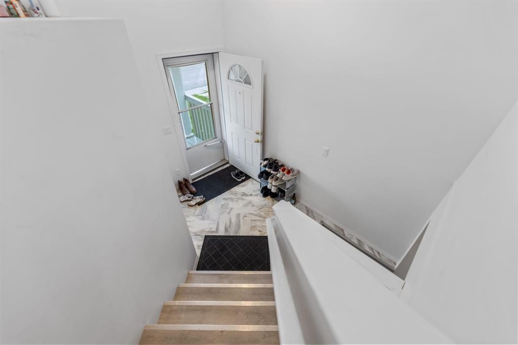 215 Carmel Close Ne, Calgary, AB