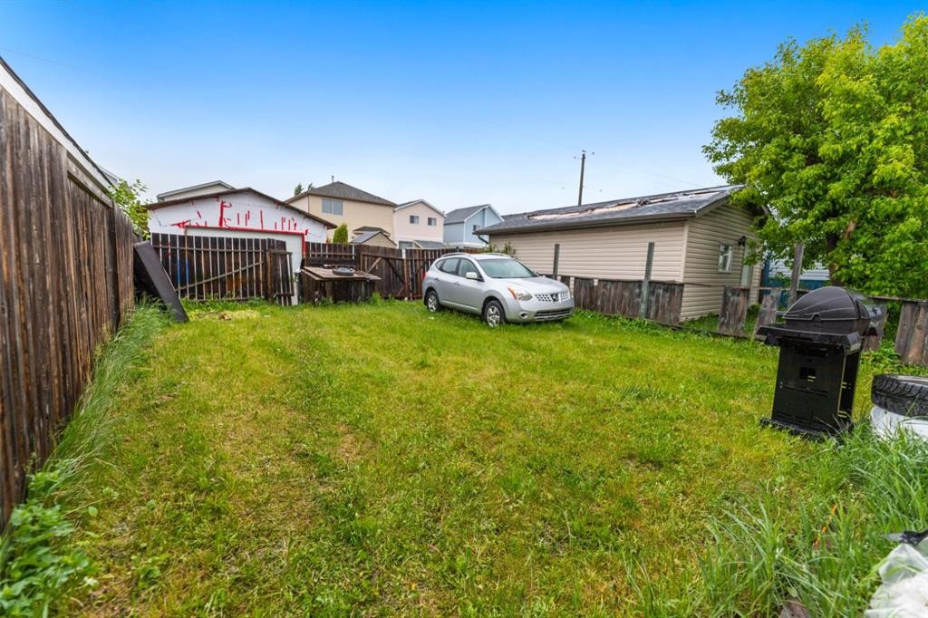 215 Carmel Close Ne, Calgary, AB