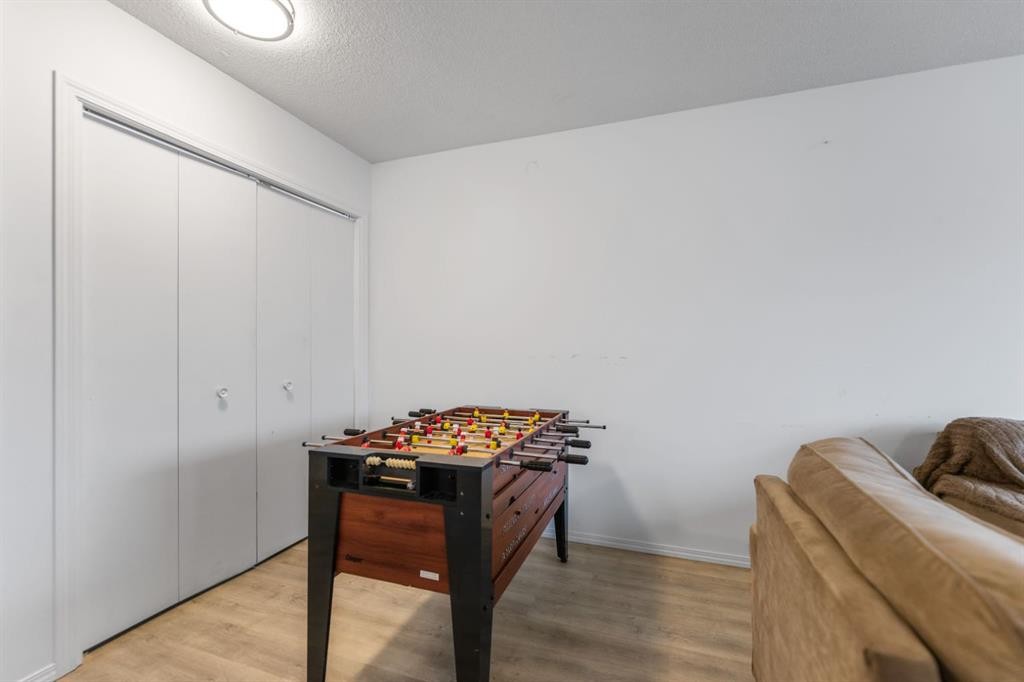 215 Carmel Close Ne, Calgary, AB