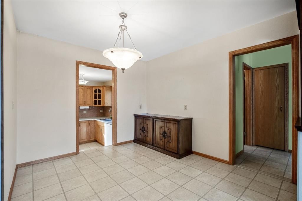 47 Montrose Crescent Ne, Calgary, AB