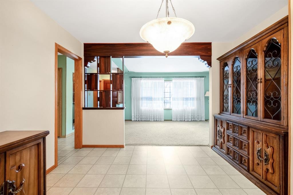 47 Montrose Crescent Ne, Calgary, AB