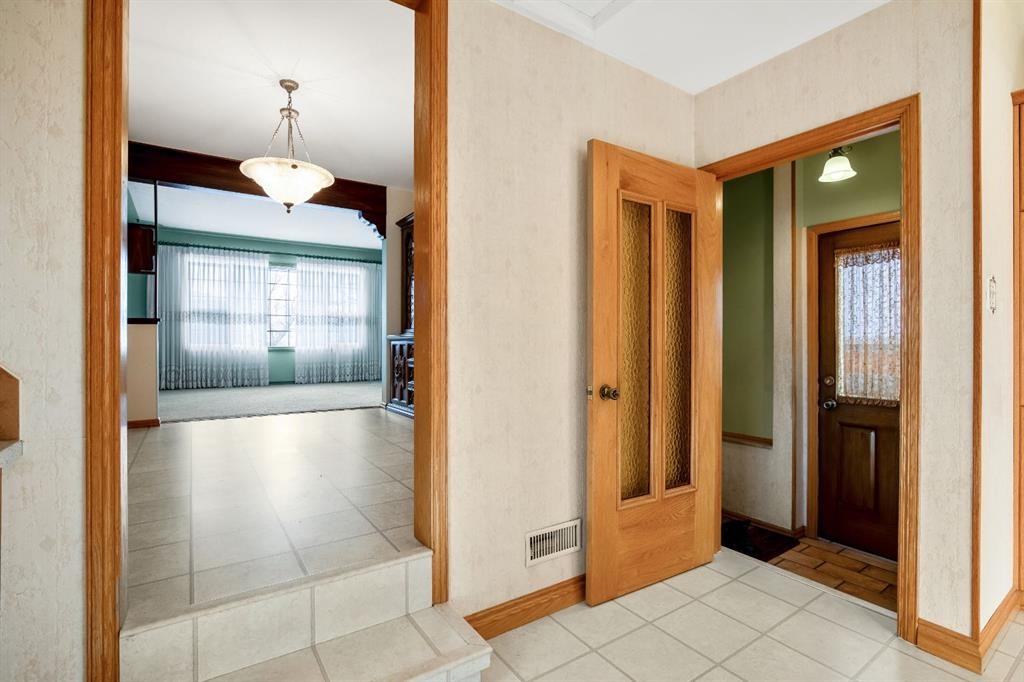 47 Montrose Crescent Ne, Calgary, AB