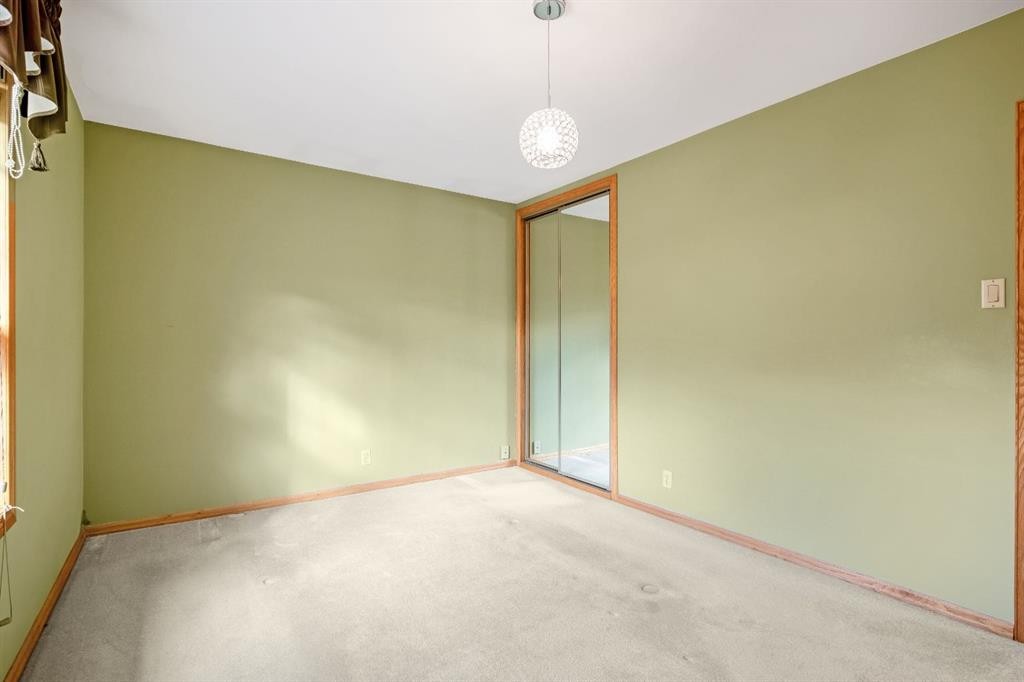 47 Montrose Crescent Ne, Calgary, AB