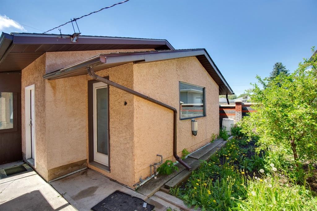 47 Montrose Crescent Ne, Calgary, AB