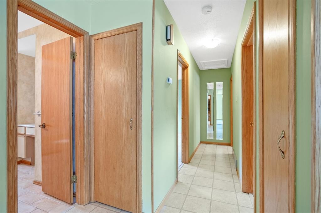 47 Montrose Crescent Ne, Calgary, AB