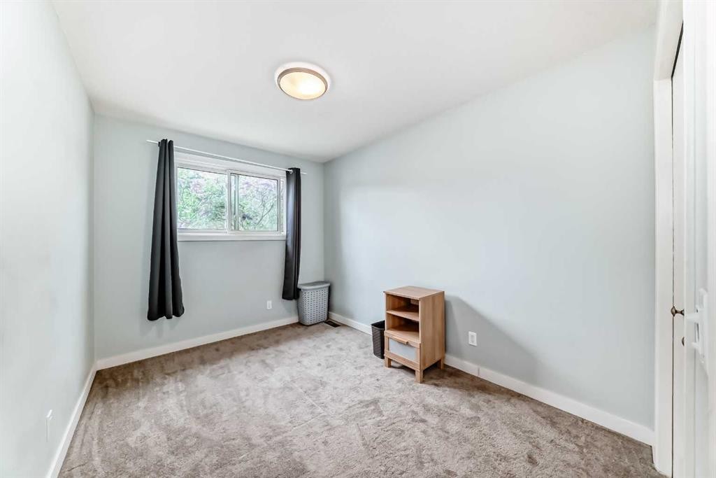 5233 17 Avenue Nw, Calgary, AB