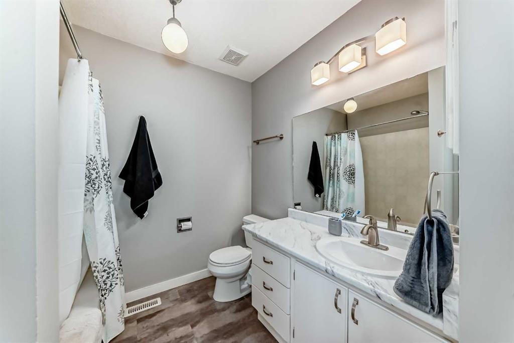 5233 17 Avenue Nw, Calgary, AB