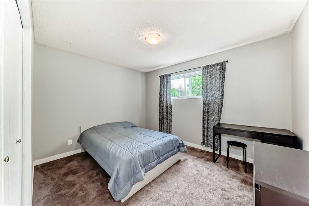 5233 17 Avenue Nw, Calgary, AB