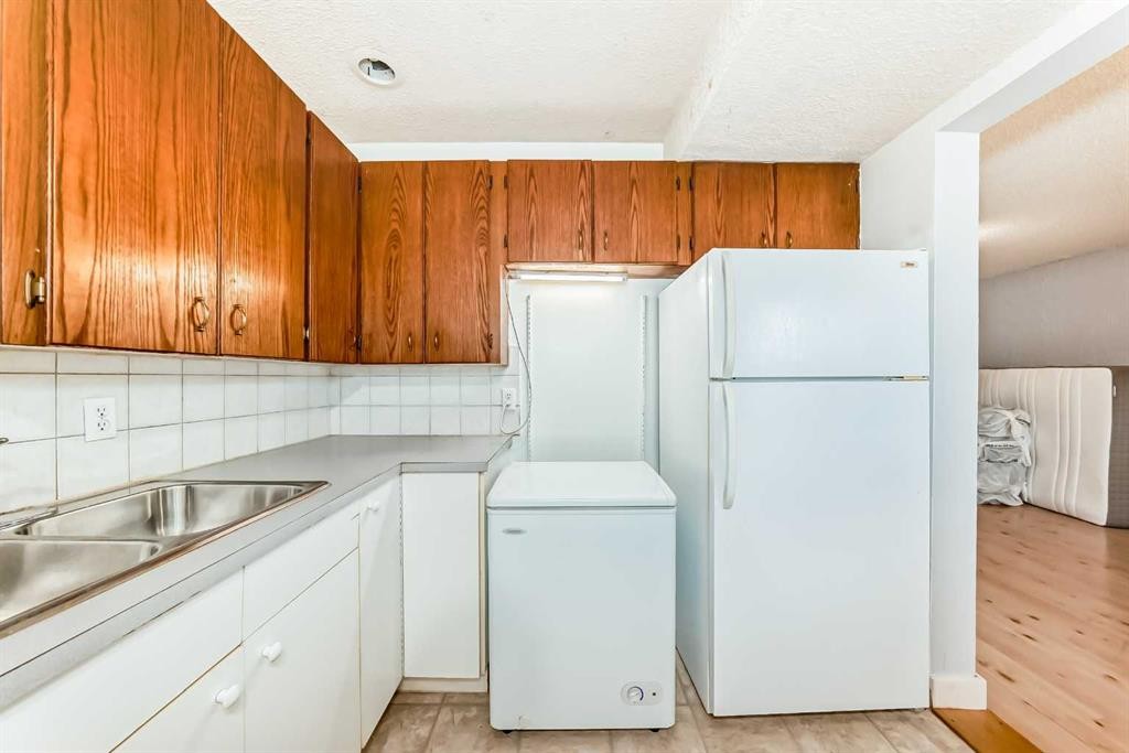 5233 17 Avenue Nw, Calgary, AB