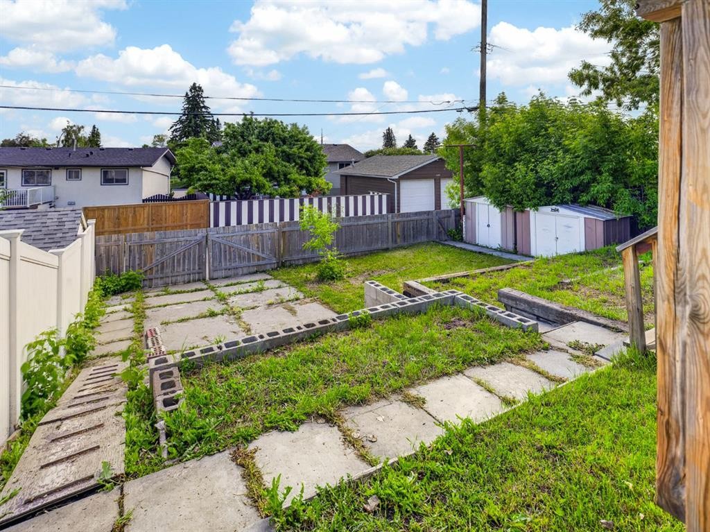 847 Raynard Crescent Se, Calgary, AB - Outdoor