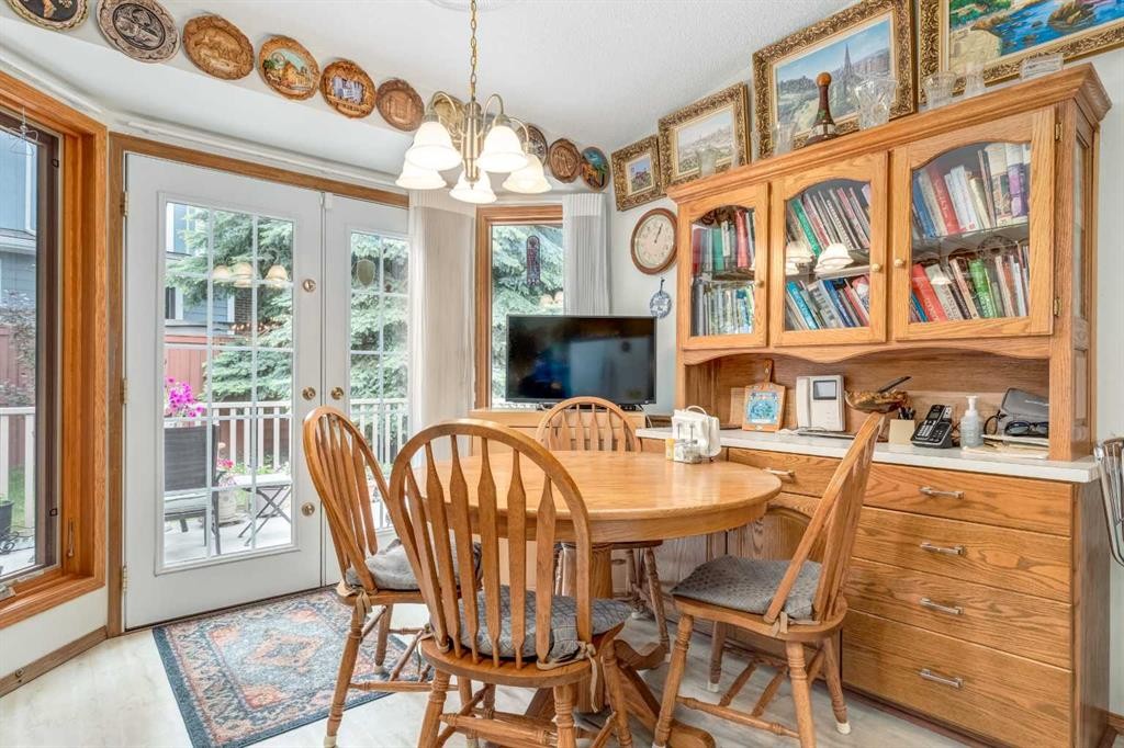 170 Oakbriar Close Sw, Calgary, AB - Indoor Photo Showing Dining Room