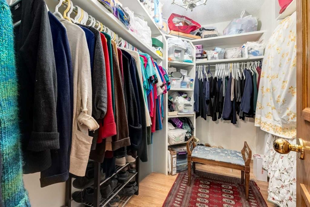 170 Oakbriar Close Sw, Calgary, AB - Indoor With Storage