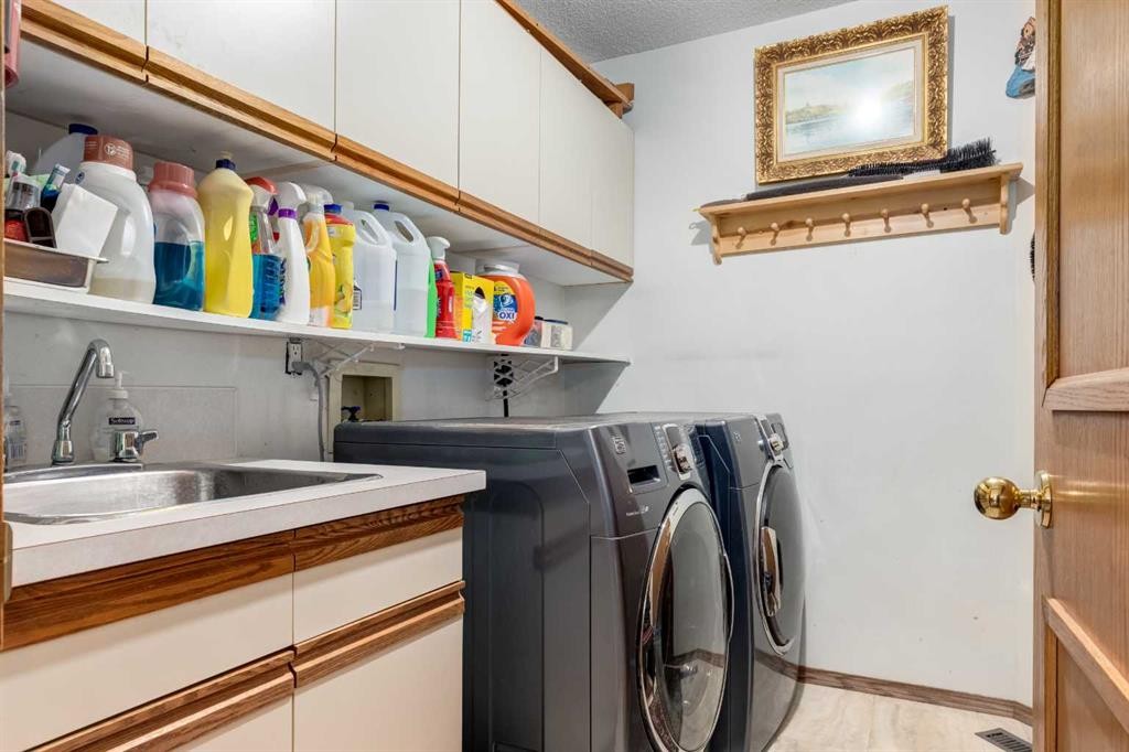 170 Oakbriar Close Sw, Calgary, AB - Indoor Photo Showing Laundry Room