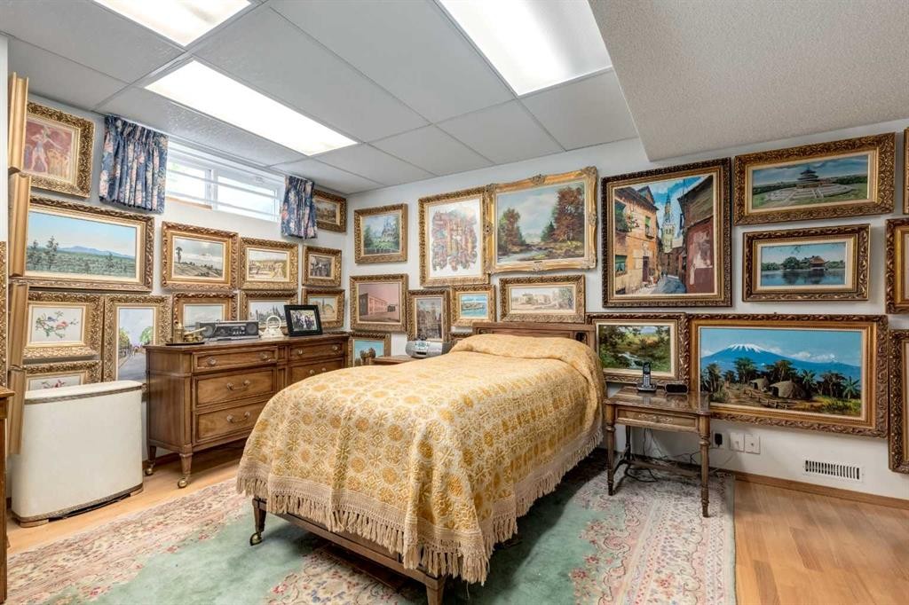 170 Oakbriar Close Sw, Calgary, AB - Indoor Photo Showing Other Room