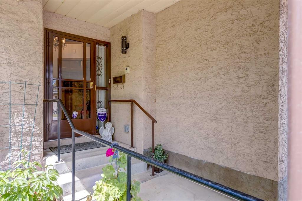 170 Oakbriar Close Sw, Calgary, AB - Photo Showing Other Room