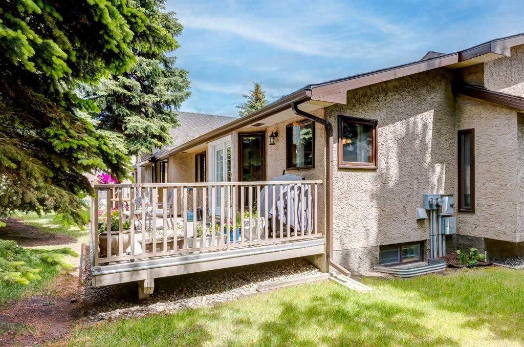 170 Oakbriar Close Sw, Calgary, AB - Outdoor With Deck Patio Veranda